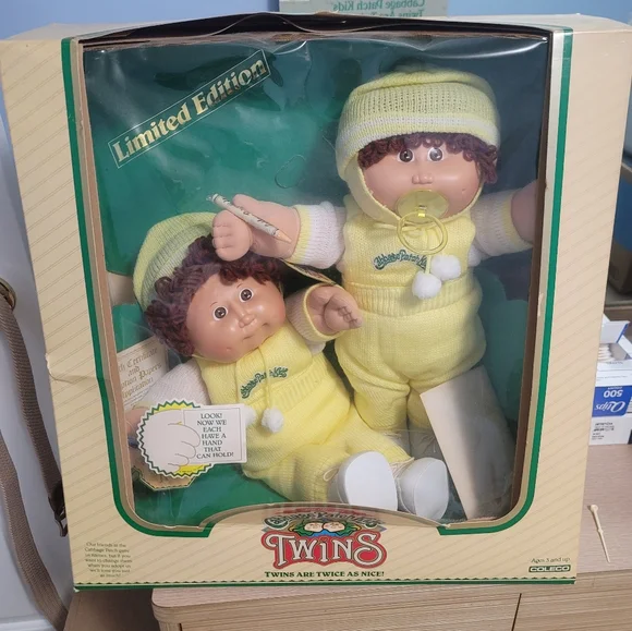 Cabbage Patch Kids 1985 Twin Dolls in Yellow Outfits - Picture 1 of 4